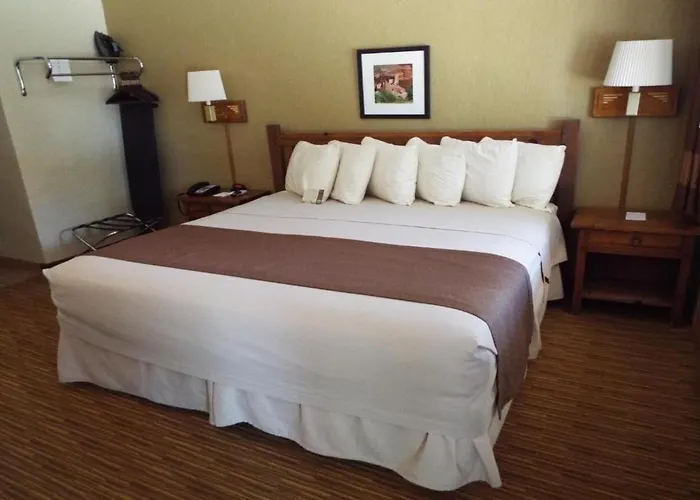 Thunderbird Hotel 2*