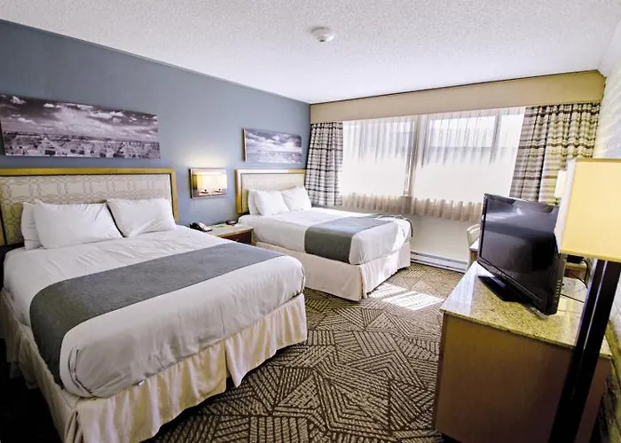 Thunderbird Hotel 2*